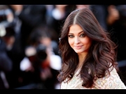 Aishwarya Rai Stuns Again At Cannes!