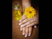 How to treat yellow nails naturally