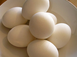 அதற்கே இவ்வளவு சிலிர்ப்பு சிலிர்த்துக் கொள்வாள்...(விடுகதை) 13-eggs300