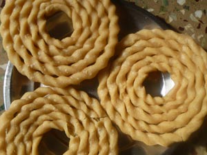 நடைக்கு அஞ்சாது, ஆனால் தண்ணீருக்கு அஞ்சும் - விடுகதை 13-chettinadu-kai-murukku-300