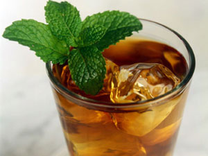 Drinking Iced Tea Raises Kidney Stone Risk 