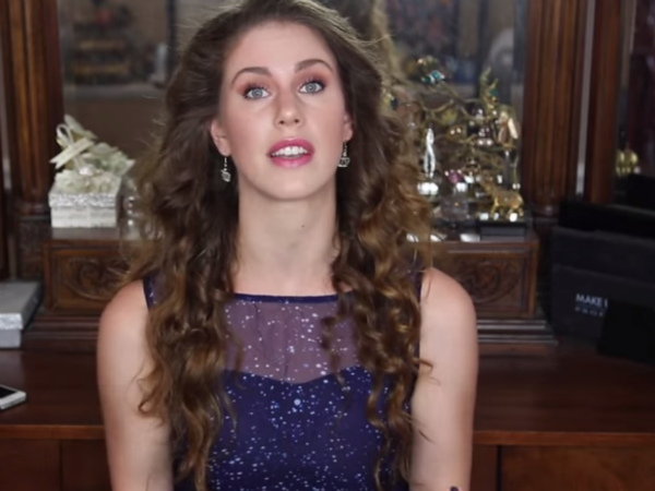 05-1430819140-shockingawomanhasliveswith