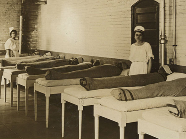 10-1436503679-14creepyvintagemedicalphot