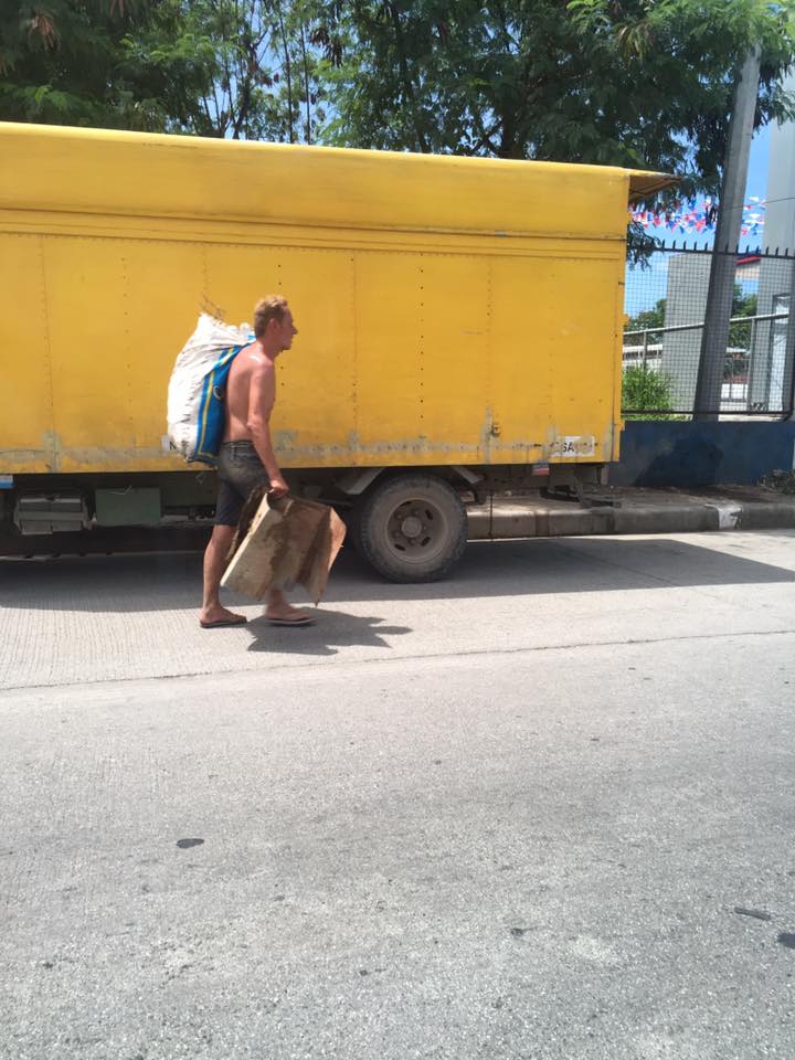 தெருக்களில் திரியும் கிறிஸ்டோப்!