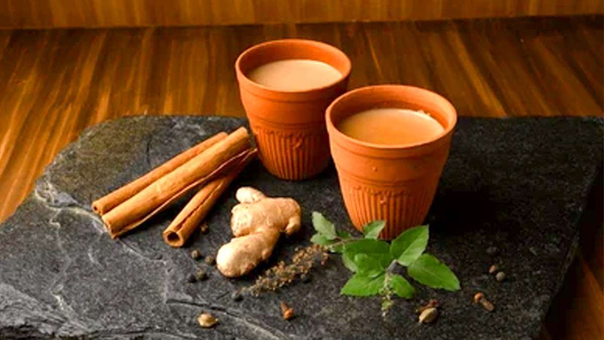 உங்க டீயில் இந்த சமையலறை பொருட்களில் ஒன்றை சேர்த்து குடித்தால் அது