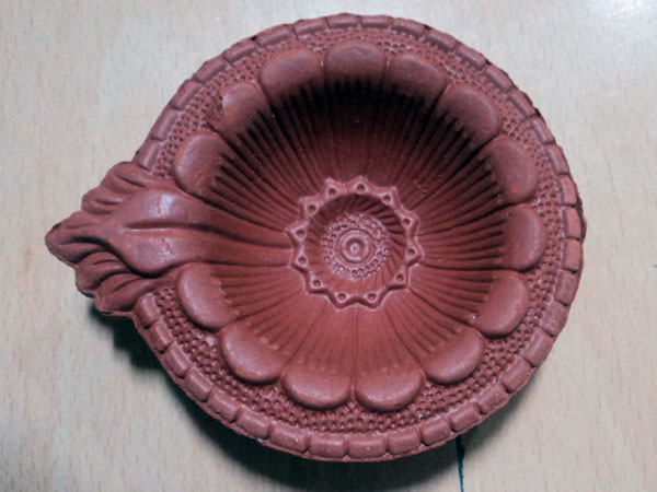 ரோஜா இதழ் தீபம்