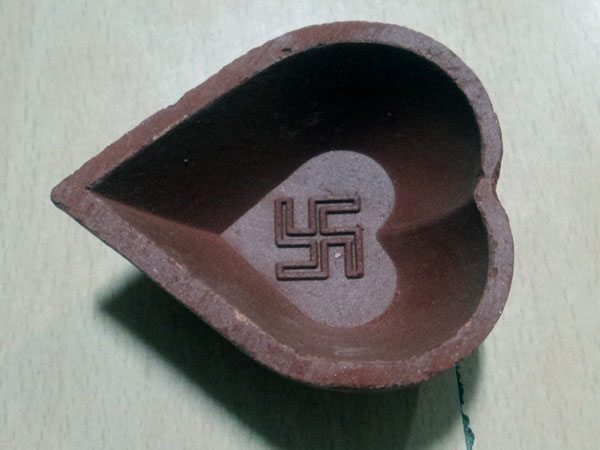 இதய வடிவ தீபம்