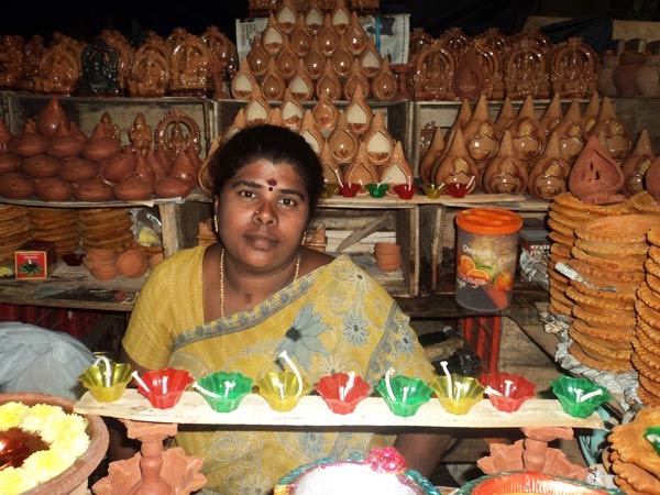 வண்ணமயமான கண்ணாடி தீபம்