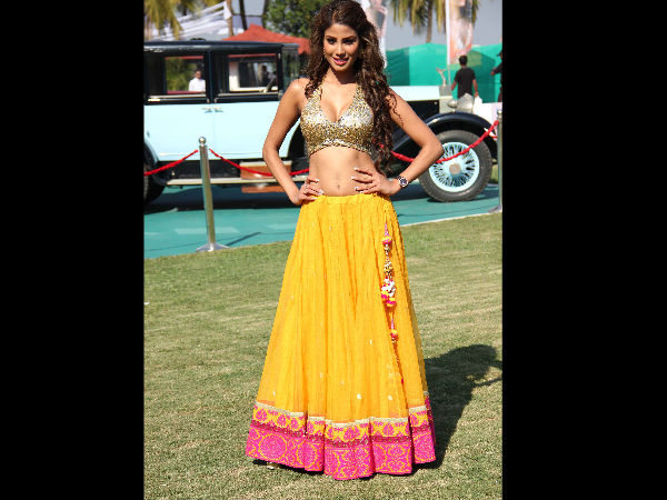 மஞ்சள் நிற லெஹெங்கா 