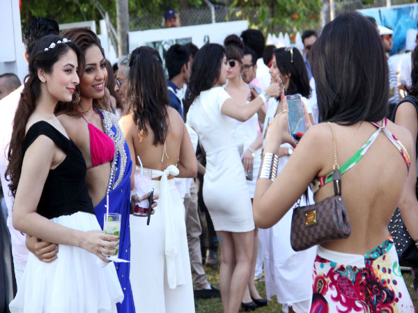 போட்டோ போஸ்