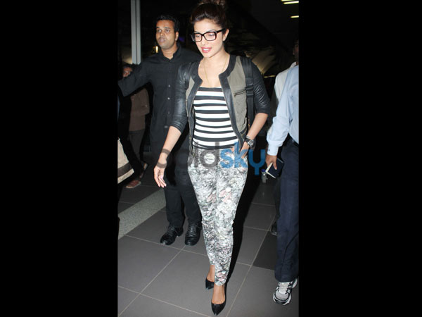 விமான நிலையத்தில் பிரியங்கா