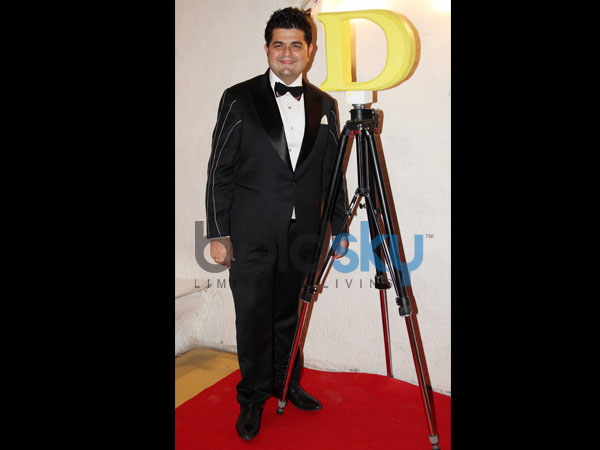 தபூவின் போஸ் 