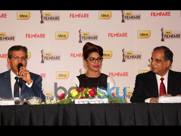 பத்திரிக்கையாளர் மாநாட்டில் பிரியங்கா