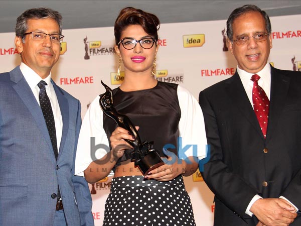 இது பிரியங்கா சோப்ரா பத்திரிக்கையாளர்களுக்கு பேட்டி கொடுக்கும் போது எடுத்தது.