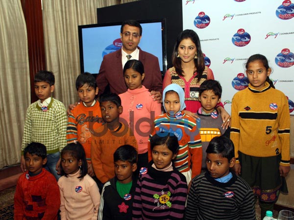 குழந்தைகளுடன் ஹினா கான்