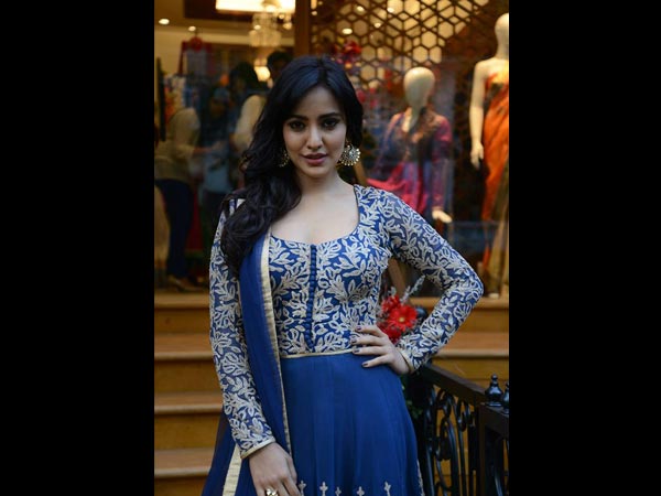 நேகா ஆபரணங்கள்