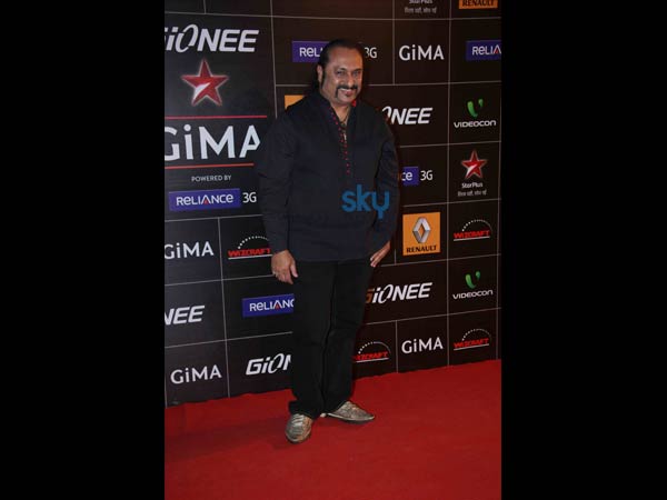 விருது விழாவில் லெஸ்லி லூயிஸ் 