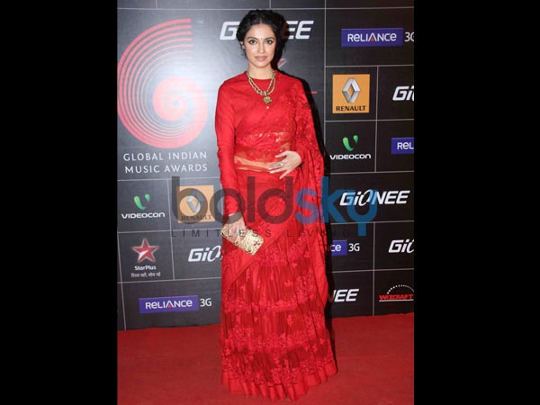 பளிச்சென்று வந்த திவ்யா கோஸ்லா