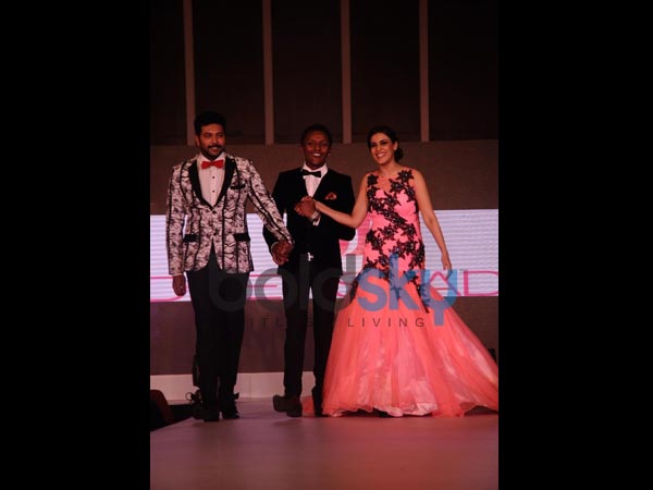 டிசைனருடன் ராம்ப் வாக் நடந்த ரவி மற்றும் ஜெனிலியா