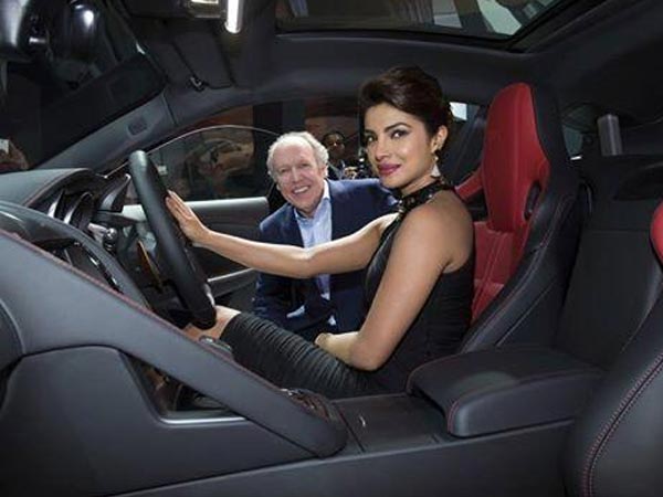 பிரியங்கா காரை ஓட்டுமாறு கொடுத்த போஸ்