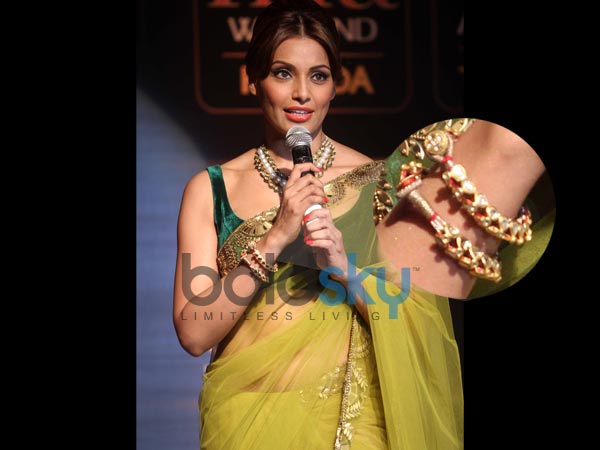 பிபாசாவின் தங்க வளையல்கள்