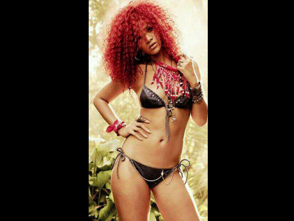 லெதர் பிகினியில் ரிஹானா