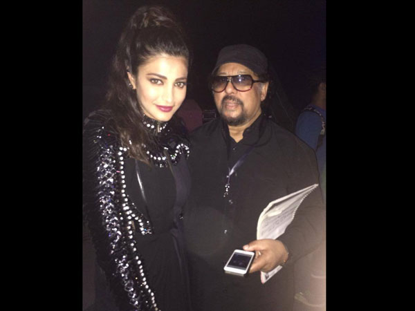 வேலைப்பாடுகள் செய்யப்பட்ட உடை