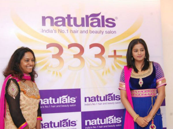 நேச்சுரல்ஸ் இயக்குநர் வீணாகுமாரவேலுடன் பிரியாமணி