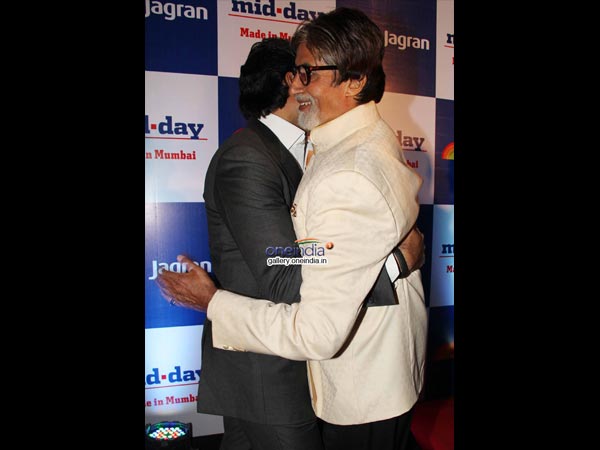 கட்டிப் பிடித்துக் கொண்ட அமிதாப் மற்றும் அபிஷேக்