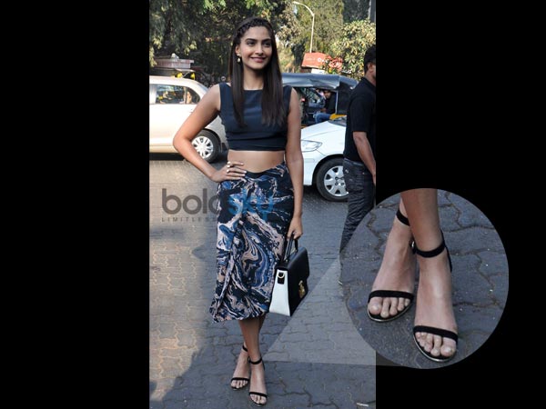 சோனம் கபூரின் ஸ்டைலான காலணி