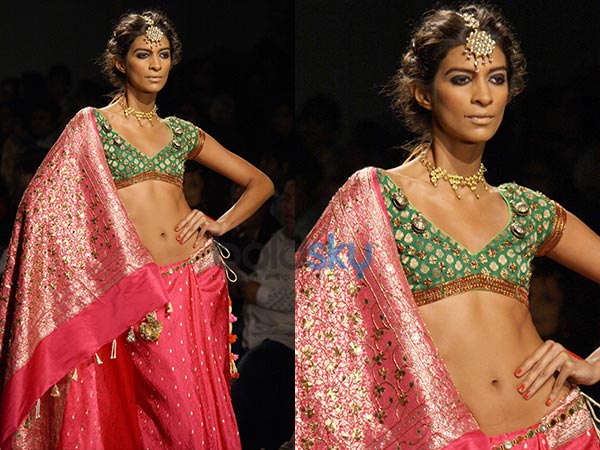 பிங்க் புடவை