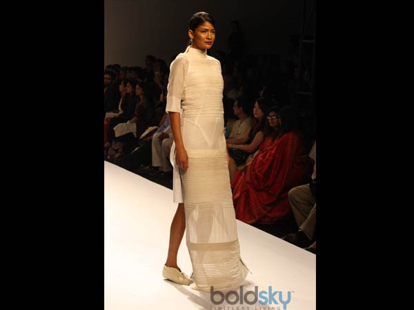 வித்தியாசமான உடை