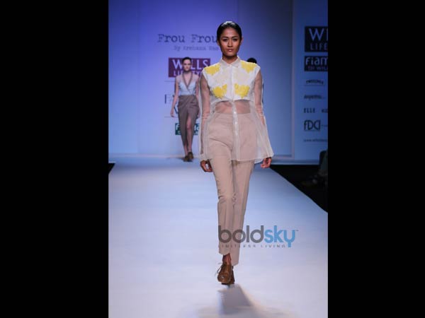 மஞ்சள் கலந்த உடை