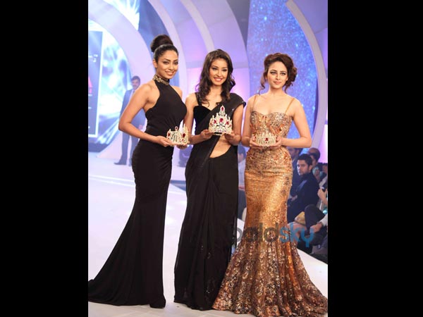 வெற்றி பெற்ற அழகிகள்