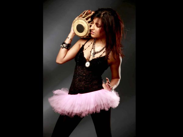 ரவுடி லுக்கில் ஸ்ருதி