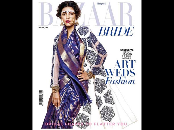 நீல நிற புடவையில் ஸ்ருதி