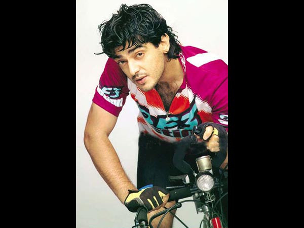 நடிகர் அஜித்தின் சில சிறப்பான தோற்றங்கள்!