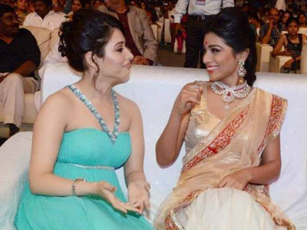  ஸ்ரேயாவின் நெக்லேஸ்