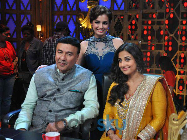 புன்னகையில் வித்யா பாலன் மற்றும் தியா மிர்சா