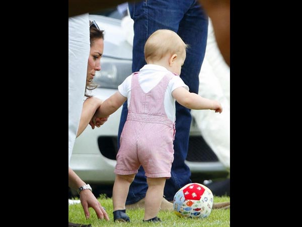 கால் பந்து விளையாடும் போது...