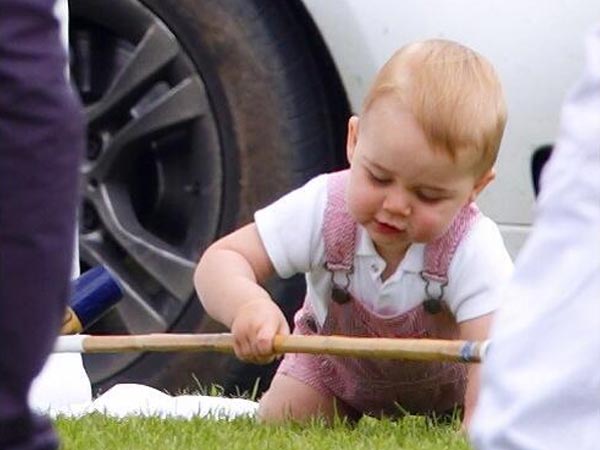 நடப்பதை மறந்துவிட்டார் போலும்!