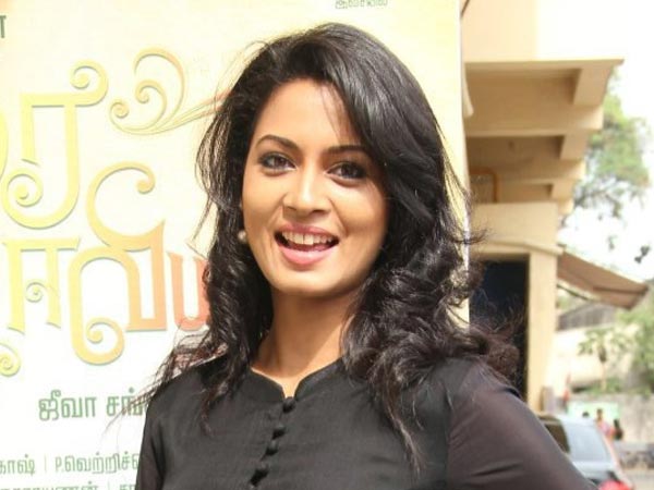 சிம்பிளாக வந்த பூஜா