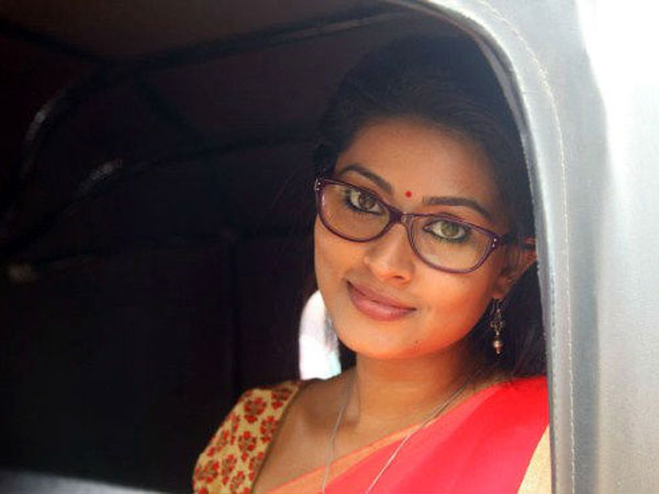 நடிகை ஸ்நேகாவின் சில வித்தியாசமான லுக்ஸ்!