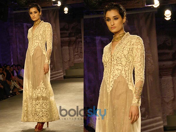 வெள்ளை நிற சில்ஹோட்டே