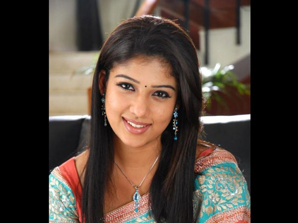 புடவையில் நயன்தாராவின் சில லுக்ஸ்! 