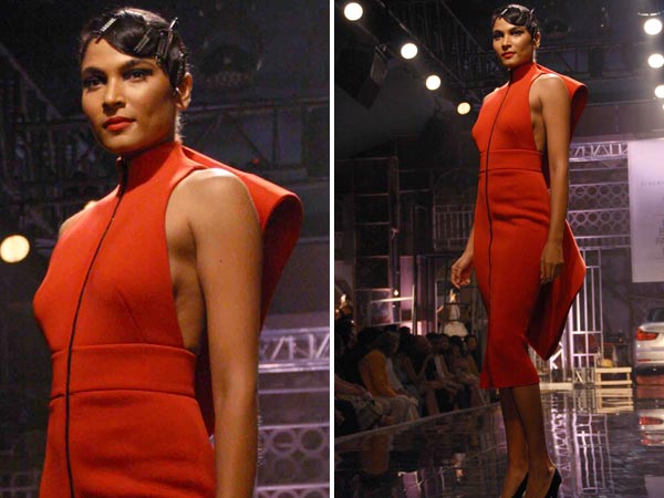 ஆரஞ்சு நிற நெக்லைன் உடை 