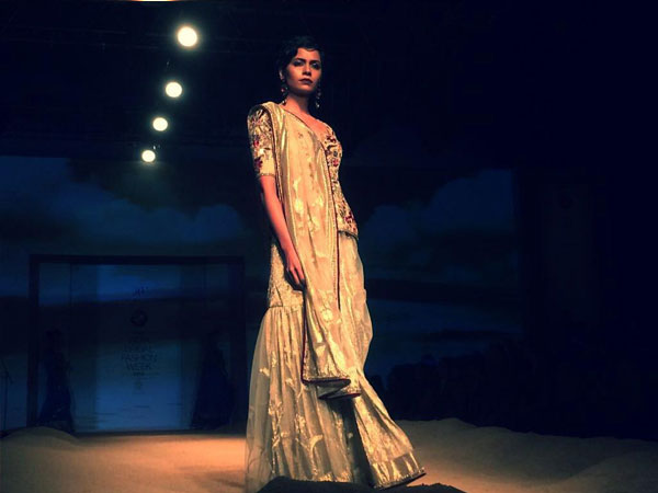 காபி ப்ரௌன் உடை 