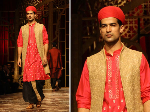 ஆண்களுக்கான சிவப்பு, கருப்பு மற்றும் கோல்டன் கலந்த உடை