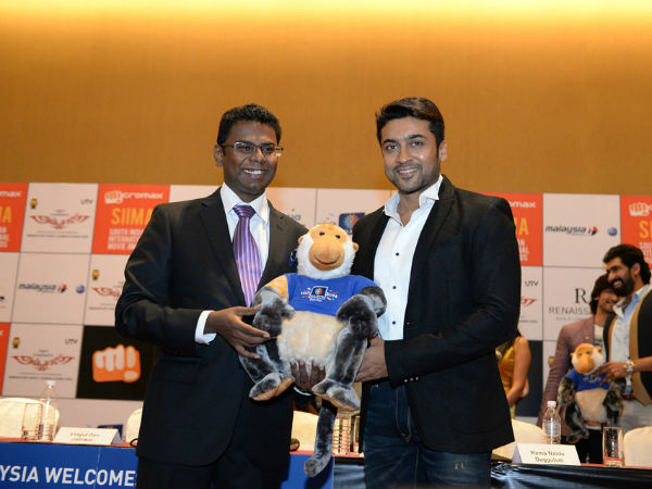 கோட்சூட்டில் சூர்யா