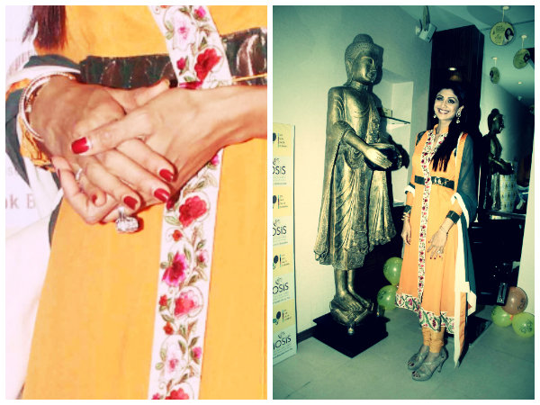 சிவப்பு நிற நெயில் பாலிஷ்